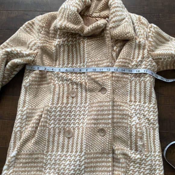 Elie Tahari Faux Fur double breasted coat - Picture 3 of 13